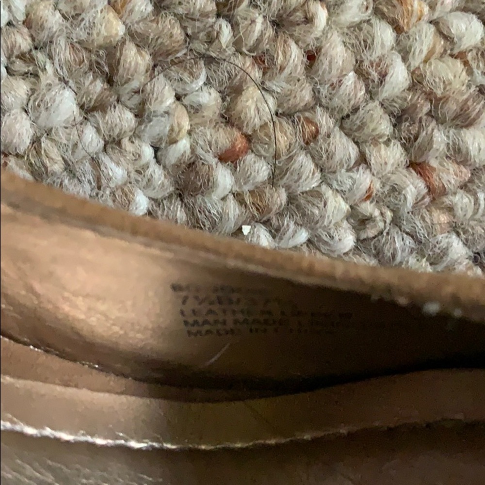 BCBG tan heels - Picture 4 of 5